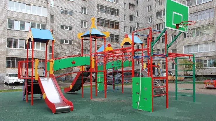 В Железнодорожном районе Красноярска в 2024 году отремонтируют шесть дворов