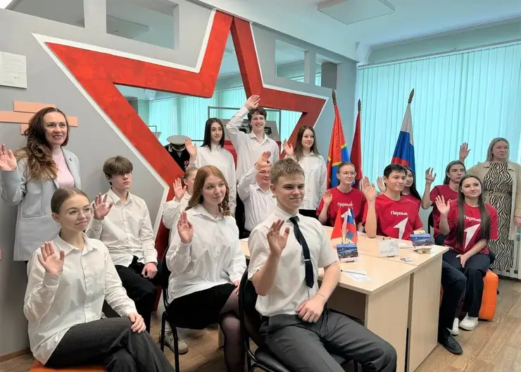 Красноярские школьники отправили открытки в 62 города трудовой доблести