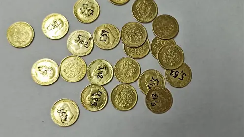 Уроженец Приморского края за 18 500 рублей продал жителю Железногорска сувенирные монеты