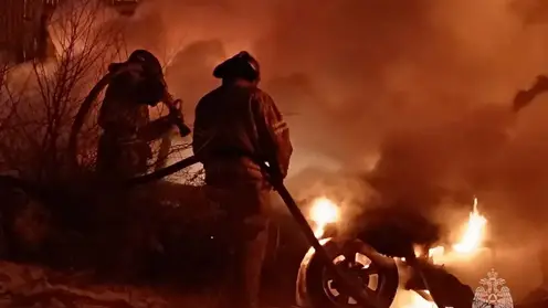 Крупный пожар в гаражах в Забайкальском крае ликвидировали местные спасатели