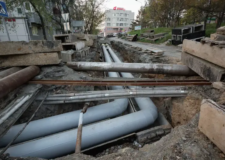 В Красноярске в районе Коммунального моста произошёл порыв трубопровода