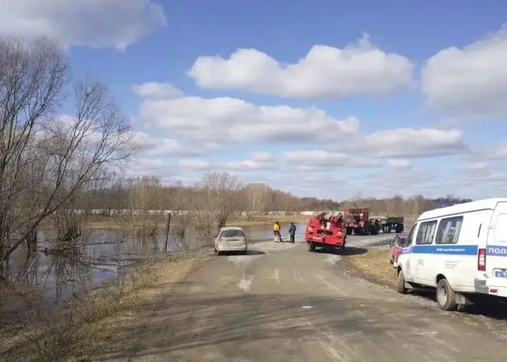 В Большеулуйском районе река Чулым затопила дорогу и 21 участок